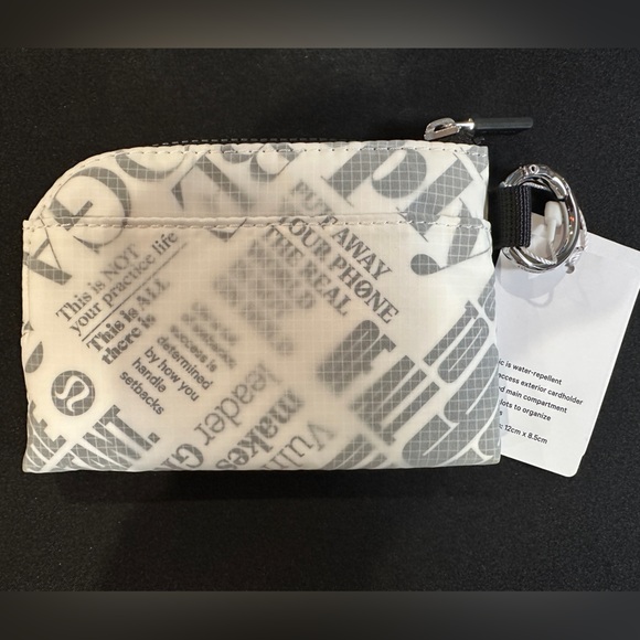 Lululemon Clippable Card Pouch *Manifesto Print NWT #0138 - Picture 2 of 2